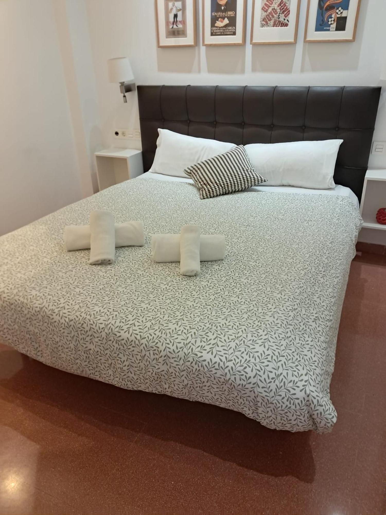 Old Town, City Center Apartment Premium With Parking مالقة المظهر الخارجي الصورة