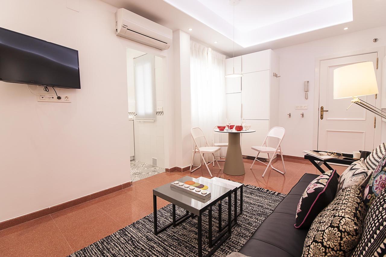 Old Town, City Center Apartment Premium With Parking مالقة المظهر الخارجي الصورة